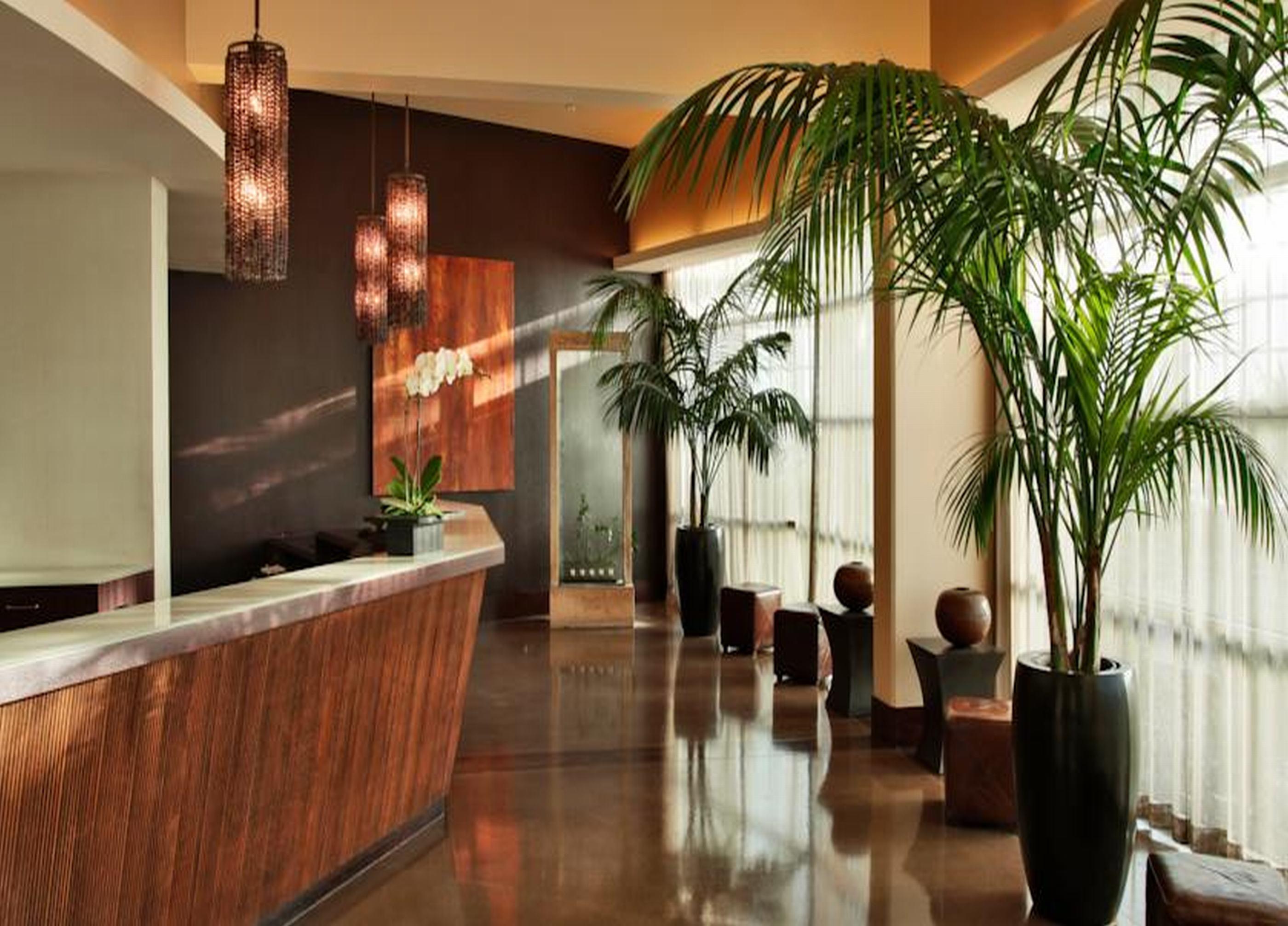 Angeleno Hotel 4*