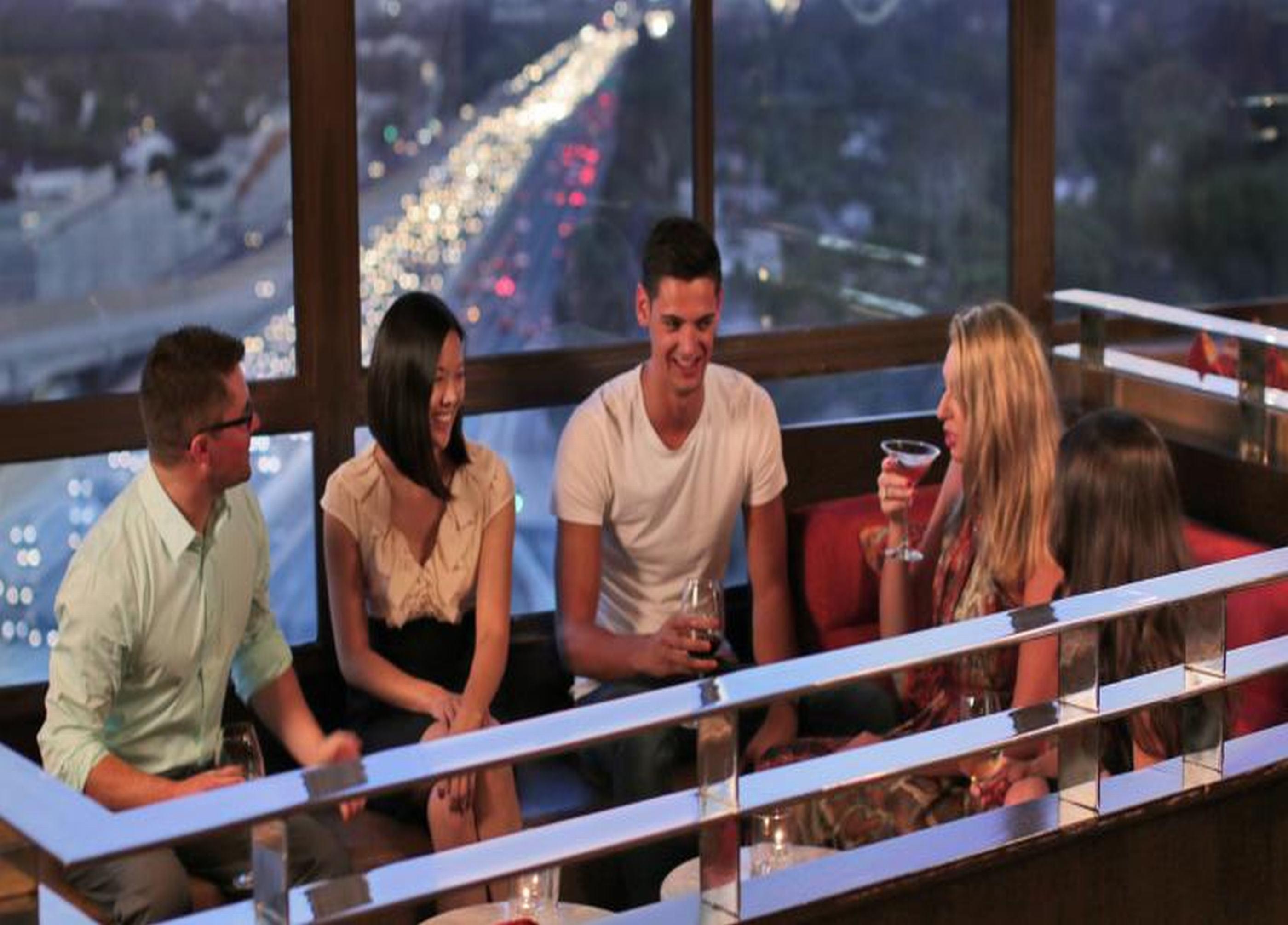 Angeleno Hotel 4*